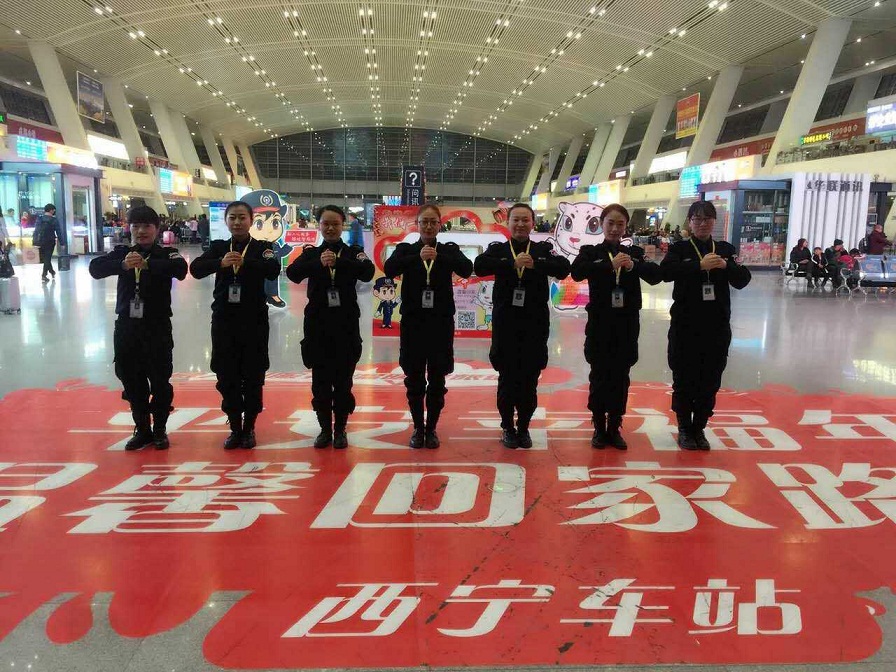 宁铁保安公司杨文山总经理携全体员工给全省人民拜年了