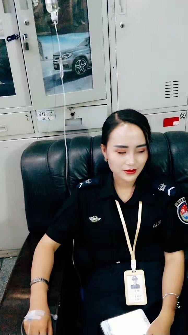 安检员在暑运中的艰辛